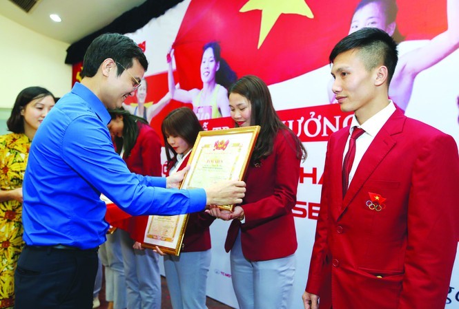 Trao thưởng cho các vận động viên Điền kinh Việt Nam giành thành tích cao tại SEA Games 30 - ảnh 1