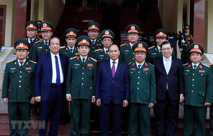 Thủ tướng Nguyễn Xuân Phúc kiểm tra công tác ứng trực sẵn sàng chiến đấu tại Quân khu 5 - ảnh 1