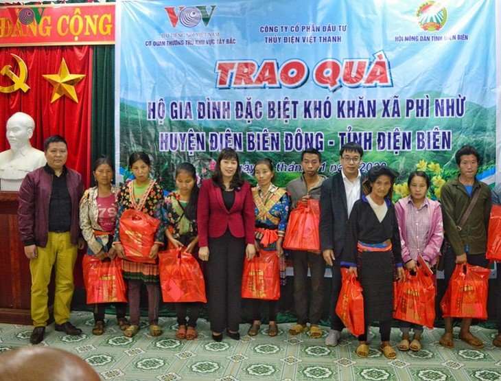 VOV Tây Bắc cùng các nhà hảo tâm trao quà Tết cho người nghèo tỉnh Điện Biên - ảnh 1
