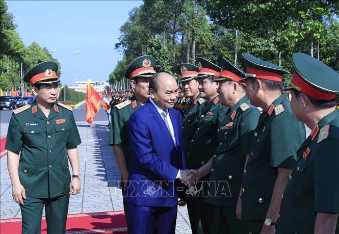Thủ tướng Nguyễn Xuân Phúc thăm, chúc Tết Quân khu 9, thăm, tặng quà gia đình chính sách và công nhân tại Cần Thơ - ảnh 1