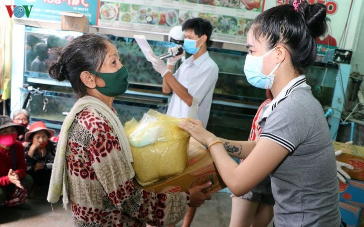 Doanh nghiệp Việt Nam giúp đồng bào tại Campuchia phòng chống Covid-19 - ảnh 1
