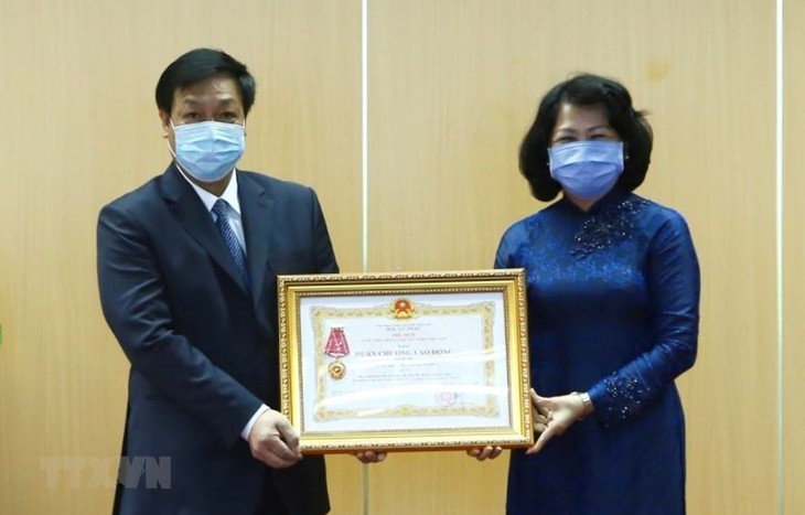 Phó Chủ tịch nước Đặng Thị Ngọc Thịnh: Qua đại dịch COVID-19, niềm tin với ngành Y tế Việt Nam được nâng cao - ảnh 1