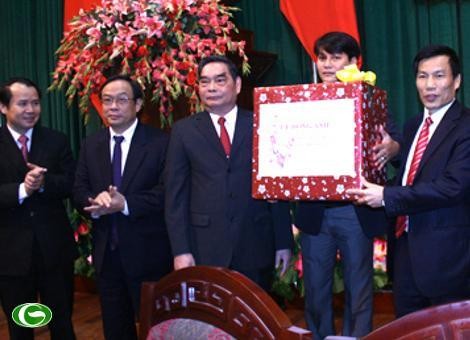 Para pepimpin Partai dan Negara Vietnam mengucapan selamat Tahun Baru - ảnh 5