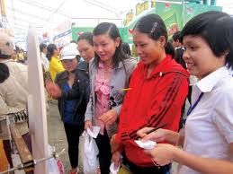 Vietnam menyelenggarakan pekan raya – pameran Internasional  barang konsumsi 2012 - ảnh 1