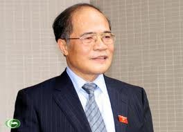 Ketua MNVN Nguyen Sinh Hung menerima para Duta Besar dan kepala badan perwakilan di luar negeri  - ảnh 1