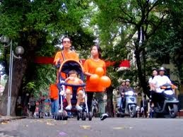 Perawatan anak-anak korban agen oranye/dioxin di kota Hanoi.    - ảnh 2