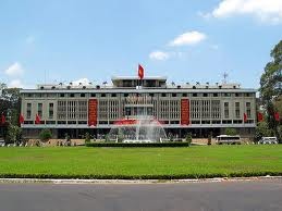 Paket wisata kunjungan di Istana Thong Nhat -Cagar sejarah dan budaya yang tersohor di kota Ho Chi Minh - ảnh 1