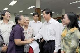 Presiden Truong Tan Sang  melakukan kontak  dengan pemilih Kabupaten nomor 1 kota Ho Chi Minh - ảnh 1