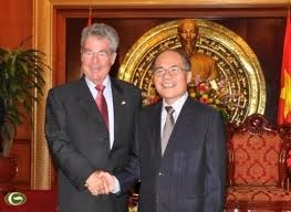 Sekjen KS PKV Nguyen Phu Trong menerima Presiden Austria Heinz Fischer - ảnh 2