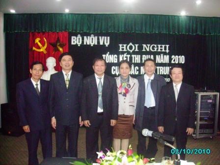 Konferensi evaluasi sementara  mengenai kompetisi dan pemberian pujian di 6 propinsi Trung Bo Utara - ảnh 1