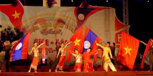 Persiapan untuk pembukaan Festival ke -3 persahabatan rakyat Vietnam-Laos - ảnh 1