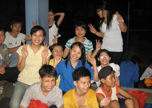 Aktivitas membantu anak-anak  yatim piatu dan anak-anak yang tak punya sandara hidup di Vietnam - ảnh 1