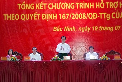 Hasil-guna permulaan dari Program pemberian bantuan  perumahan kepada  kepala keluarga miskin dari Pemerintah Vietnam mempunyai arti sosial-politik yang besar - ảnh 2
