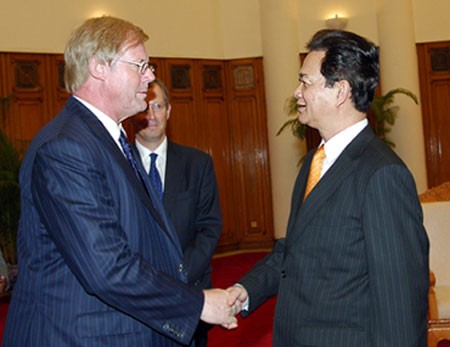 PM Vietnam Nguyen Tan Dung menerima Walikota Zona Keuangan London, Alderman David Woodtton. - ảnh 1