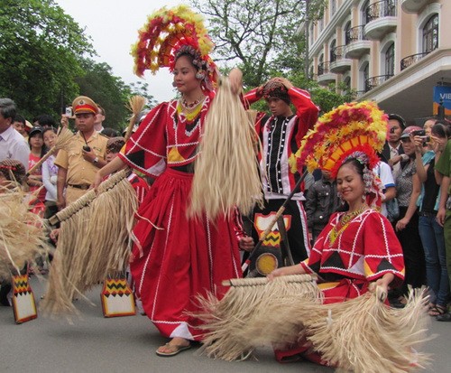 Corak kebudayaan ASEAN di  Festival  ke-3 Wayang Golek Internasional  di Hanoi - ảnh 4