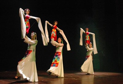 Corak kebudayaan ASEAN di  Festival  ke-3 Wayang Golek Internasional  di Hanoi - ảnh 5