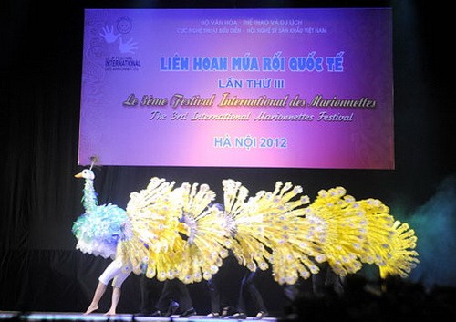 Corak kebudayaan ASEAN di  Festival  ke-3 Wayang Golek Internasional  di Hanoi - ảnh 1