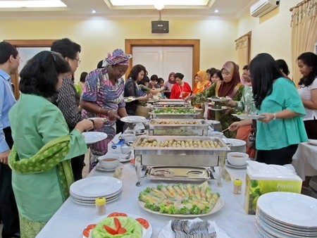  Kaum wanita ASEAN dalam proses integrasi melalui kegiatan budaya- kuliner tradisional antar-bangsa - ảnh 4