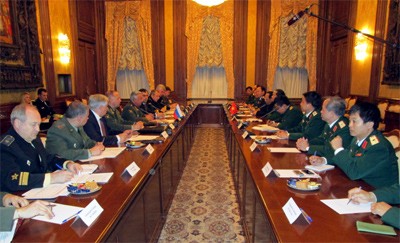 Delegasi  tingkat tinggi Tentara Rakyat Vietnam melakukan kunjungan di Rusia - ảnh 1