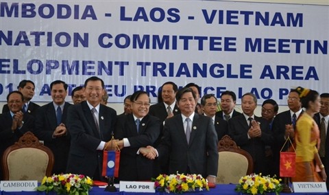 Konferensi Daerah Segi Tiga  Perkembangan Kamboja-Laos-Vietnam - ảnh 1