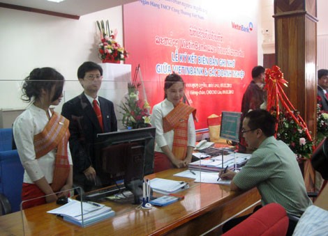  Vietinbank-teman seperjalanan dari badan-badan usaha Vietnam dan Laos - ảnh 3