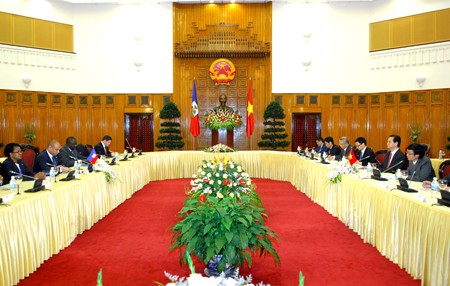 PM VN Nguyen Tan Dung melakukan pertemuan dan pembicaraan dengan PM Haiti - ảnh 3