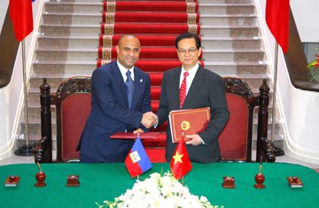 PM VN Nguyen Tan Dung melakukan pertemuan dan pembicaraan dengan PM Haiti - ảnh 4