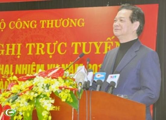 PM Vietnam  Nguyen Tan Dung membimbing penggelaran tugas instansi industri dan perdagangan 2013 - ảnh 1