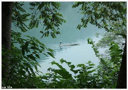 Pemandangan alam danau Ba Be di provinsi Bac Kan - ảnh 1