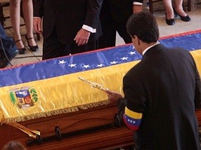 Venezuela membatalkan rencana mengawetkan jenazah Hugo Chavez - ảnh 1