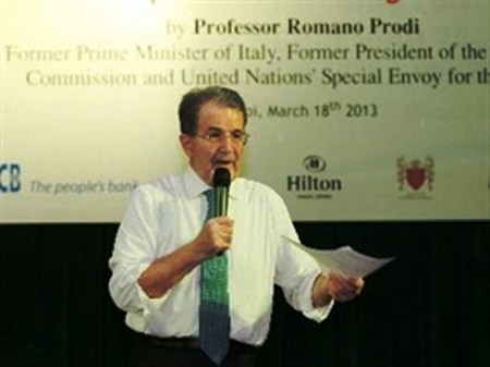 Mantan PM Italia, Romano Prodi mengadakan  kuliah umum di Akademi Hubungan Luar Negeri. - ảnh 1