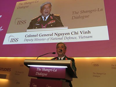Deputi Menteri Pertahanan Vietnam, Nguyen Chi Vinh membaca pidato di Dialog Shangri-La ke-12 - ảnh 1