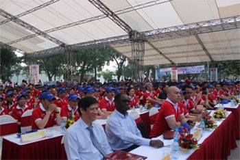 Vietnam mengadakan  rapat umum untuk menyambut Hari ASEAN memberantas  penyakit demam berdarah - ảnh 1