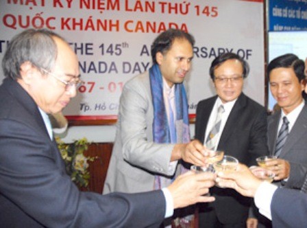  Rapat umum memperingati Ult ke-40 penggalangan hubungan diplomatik Vietnam-Kanada - ảnh 1