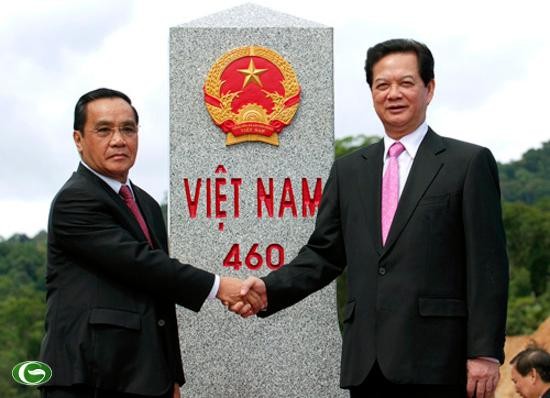 Vietnam dan Laos  menyelesaikan sistim tonggak  perbatasan  modern dan  abadi - ảnh 1