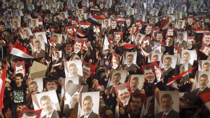 Organisasi  Ikhwanul Muslimin  hanya mau rujuk kalau Morsi dipulihkan jabatan kembali - ảnh 1