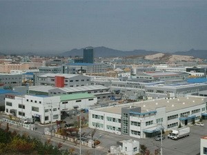 Zona Industri bersama Kaesong - sumbat penting dalam hubungan antara dua bagian negeri Korea - ảnh 1