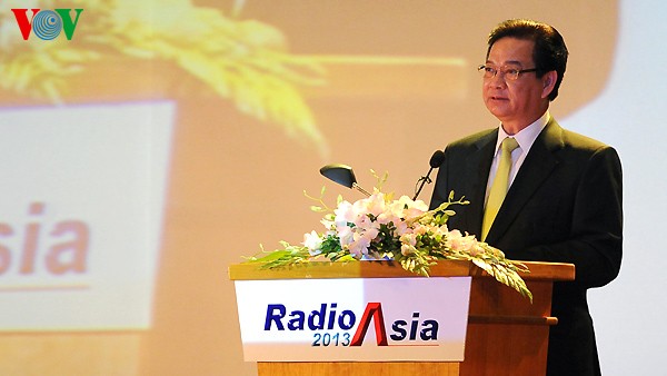 Pembukaan Konferensi Radio Asia -2013 di kota Hanoi. - ảnh 1