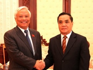 Pemimpin Partai dan Negara RDR Laos  menerima Wakil Ketua MN Vietnam Uong Chu Luu - ảnh 1