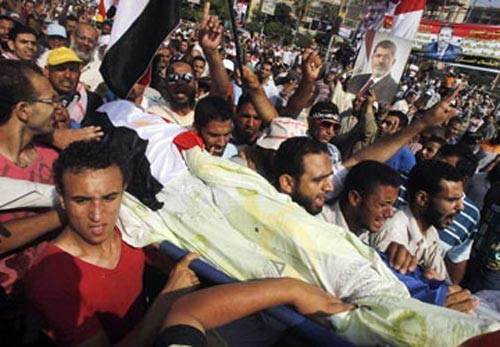 Mesir terus tambah kacau, semua negara terus mengevaluasikan warga negaranya - ảnh 1