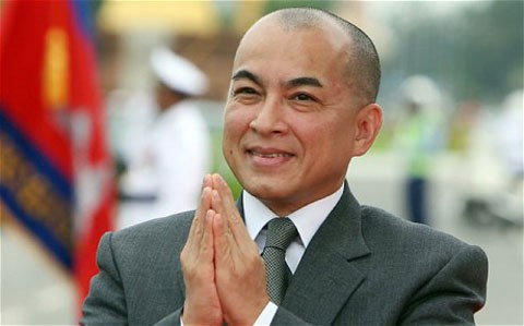 Raja Kamboja berseru kepada rakyat supaya tenang menunggu hasil pemilihan resmi - ảnh 1