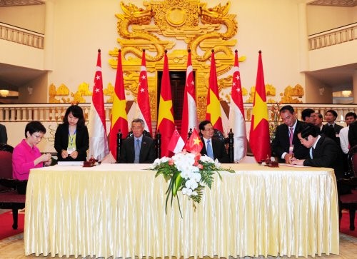 Aktivitas peringatan ultah ke-40 penggalangan hubungan diplomatik Vietnam- Singapura - ảnh 1