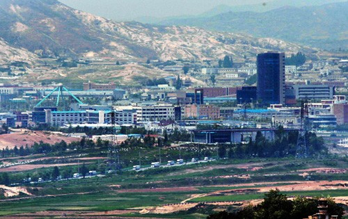 Zona industri bersama Kaesong antar dua bagian negeri Korea  beraktivitas  kembali    - ảnh 1