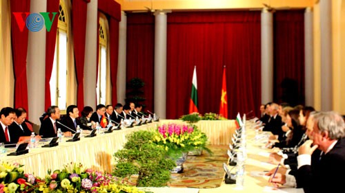 Presiden Bulgaria, Rosen Plevneliev  melakukan kunjungan kenegaraan di Vietnam - ảnh 1