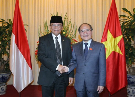 Ketua MPR RI  Sidarto Danusubroto mengakhiri dengan baik  kunjungan resmi di Vietnam - ảnh 1