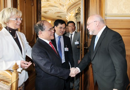 Ketua MN Vietnam, Nguyen Sinh Hung mengakhiri dengan baik kunjungan resmi di Federasi Swiss - ảnh 1