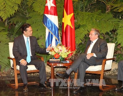   PM Vietnam, Nguyen Tan Dung dan Ketua Dewan Negara,Dewan Menteri Republik Kuba, Raul Castro Ruz - ảnh 2