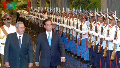   PM Vietnam, Nguyen Tan Dung dan Ketua Dewan Negara,Dewan Menteri Republik Kuba, Raul Castro Ruz - ảnh 1