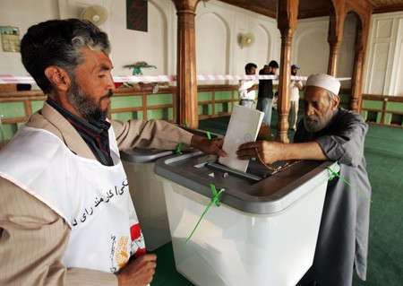 Pemilu Presiden di Afghanistan: Jalan yang penuh dengan onak dan duri  - ảnh 1