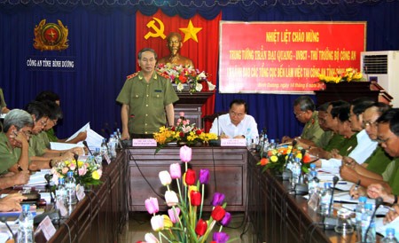 Menteri Keamanan Publik Vietnam, Tran Dai Quang melakukan temu kerja di propinsi Binh Duong - ảnh 1